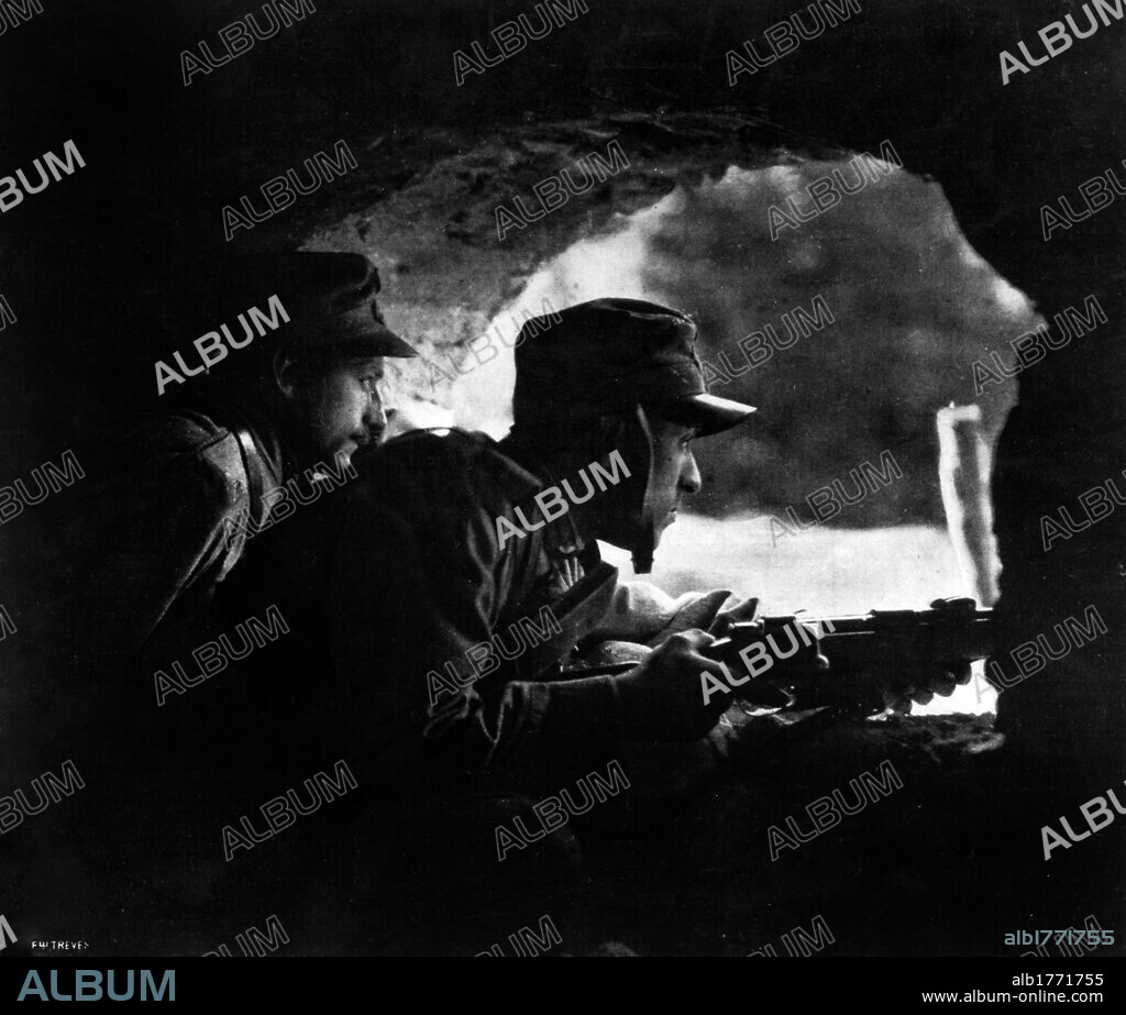 Sentries on the Italian front. Two soldiers with levelled gun being on the lookout on Italian front. July 1915.