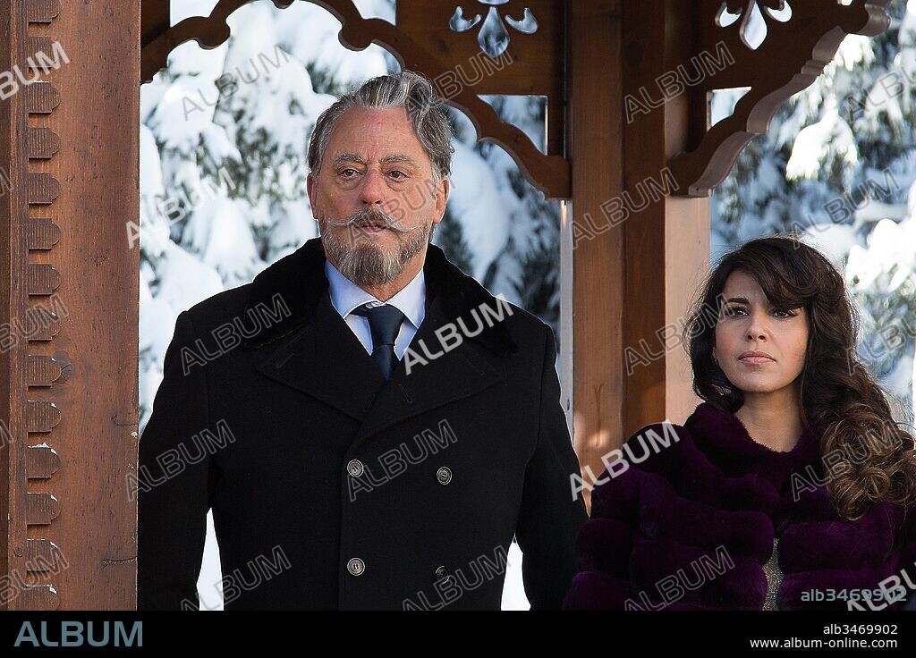 JEAN RENO y REEM KHERICI en ATRACO EN FAMILIA, 2017 (MES TRESORS), dirigida por PASCAL BOURDIAUX. Copyright RADAR FILMS.