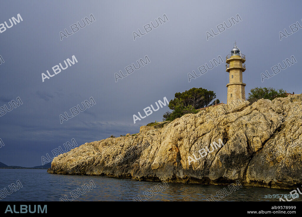 Punta de la Avanzada Lighthouse, Tramuntana coast, Pollensa, Majorca, Balearic Islands, Spain.