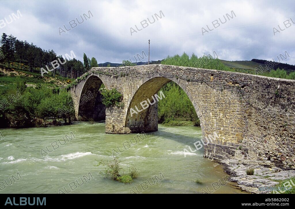 Aoiz, puente romano sobre río Urrobi, Valle de Arce.