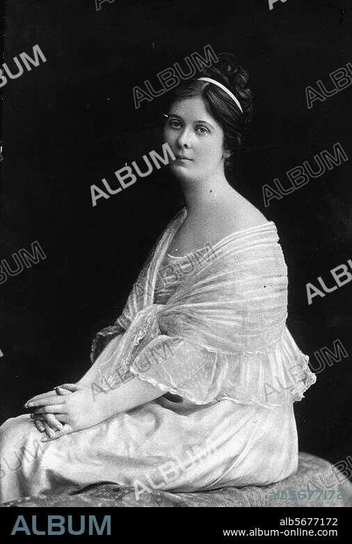 Duncan, Isadora American dancer, San Francisco 27.7.1878 - Nice (car accident) 13.9.1927. Portrait photograph, c. 1902.