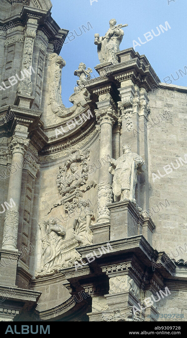 KONRAD RUDOLF (?-1732). PARTE SUPERIOR DERECHA DE LA PUERTA DE LOS HIERROS - SIGLO XVIII - BARROCO VALENCIANO - FOTO AÑOS 00.