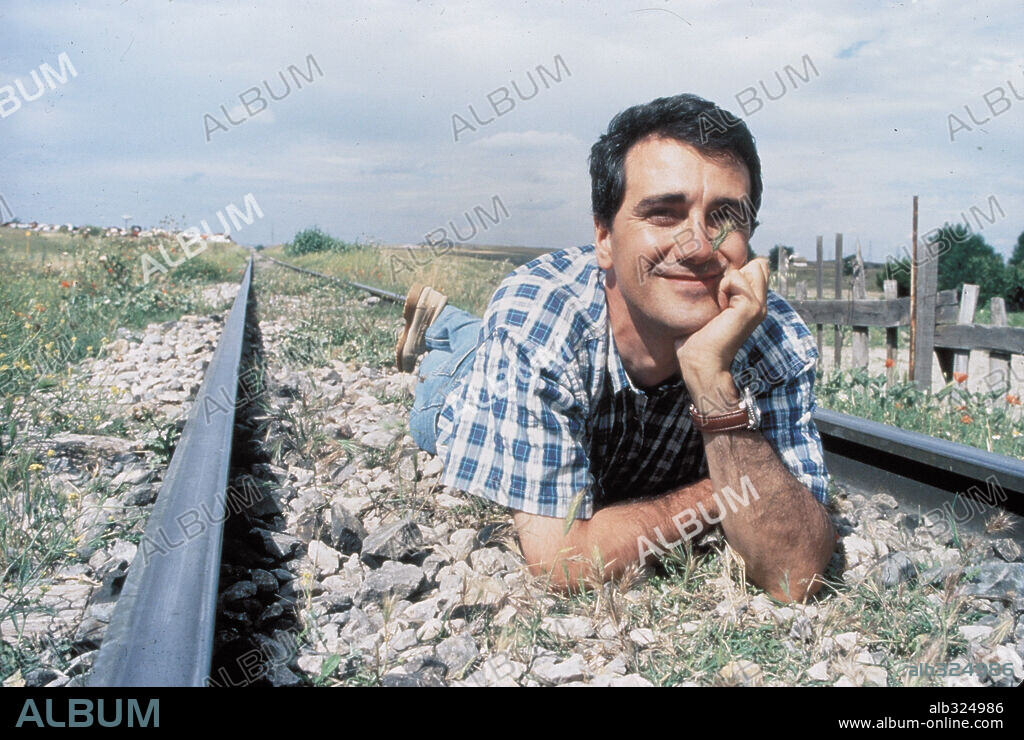 JAVIER FESSER en EL MILAGRO DE P. TINTO, 1998, dirigida por JAVIER FESSER. Copyright SOGETEL.