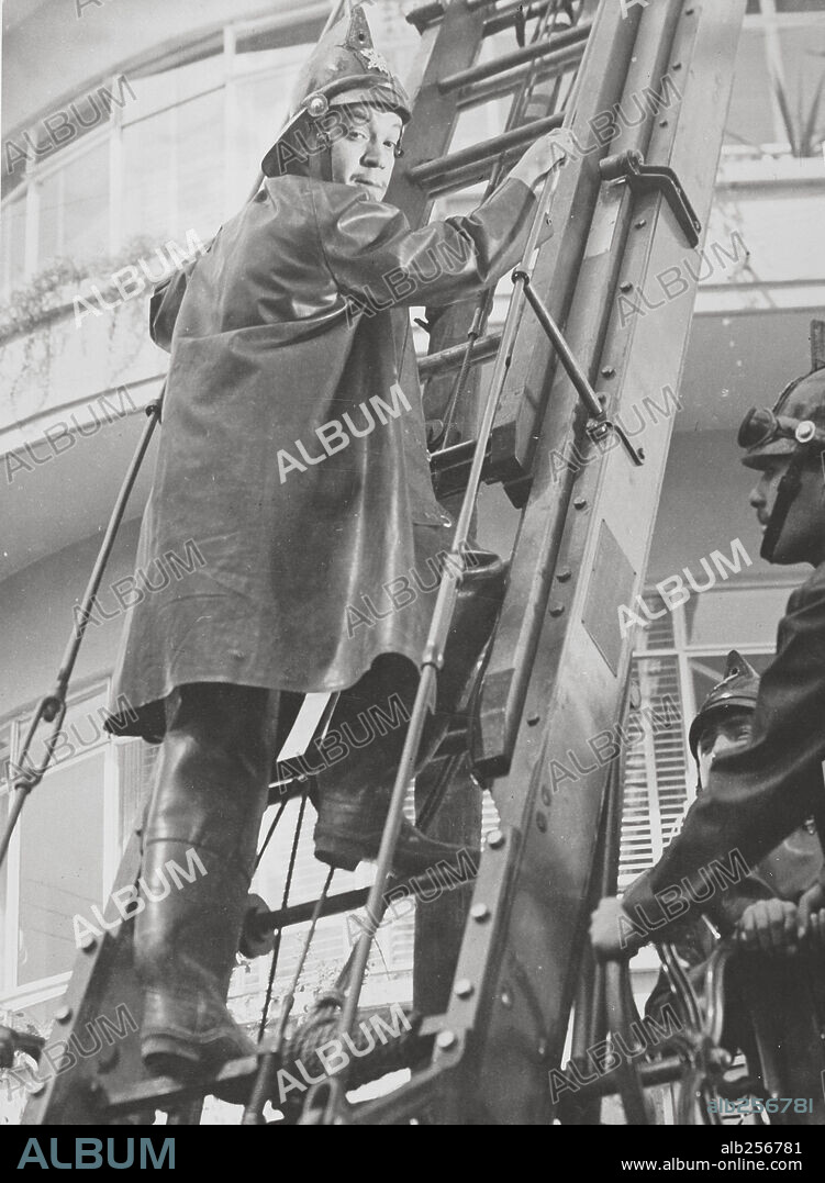 CANTINFLAS in EL BOMBERO ATÓMICO, 1952, unter der Regie von MIGUEL M. DELGADO. Copyright POSA FILMS, S.A.