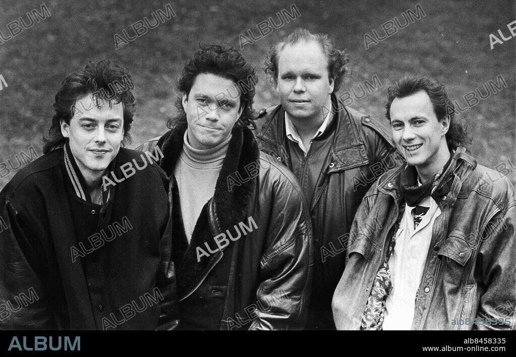 Göteborg 1993-01-20. Lars Kronér - trea från vänster - de övriga är Håkan Johansson, Göran Rudbo och Ken Wennerholm - sångare - underhållare - programledare *** Local Caption *** GP Foto: Johan Davéus. KAMERAREPORTAGE.