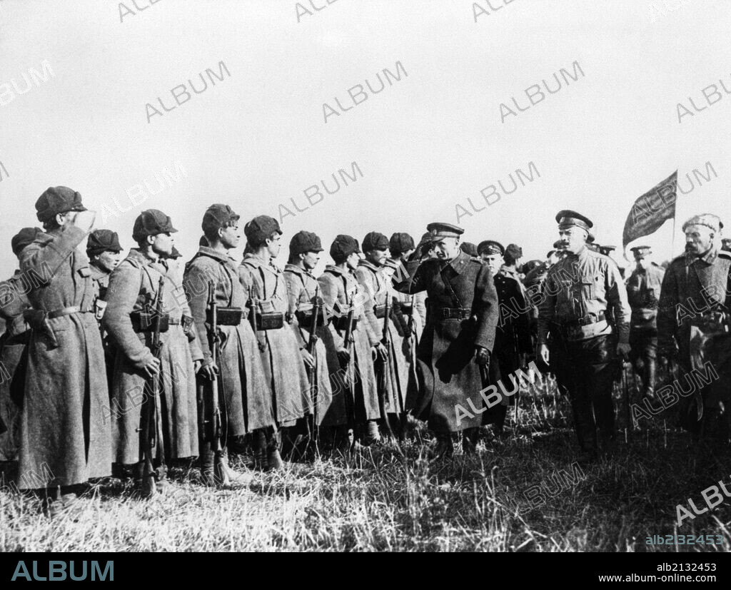Admiral a, v, kolchak (1873-1920), leader of counter revolutionary forces against the bolsheviks, reviews white army soldiers at the front in fall of 1919, russian civil war.