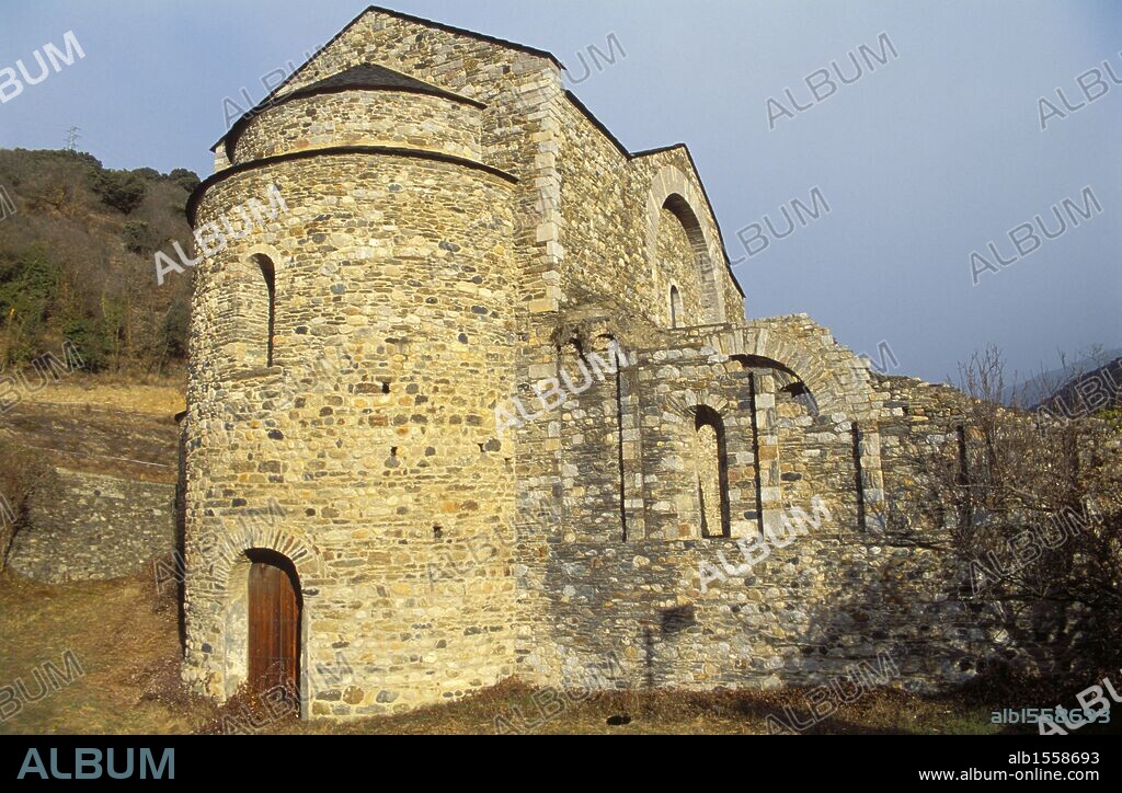 ARTE ROMANICO. ESPAÑA. ABADIA BENEDICTINA DE SANT SERNI DE TAVERNOLES. Templo románico consagrado en el año 1040. Vista del exterior. Alrededores de Anserall. Comarca del Alt Urgell. Provincia de Lleida. Cataluña.