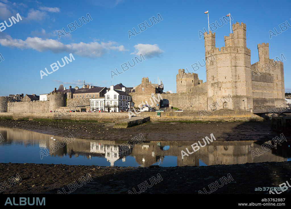Caernarfon Castle, UNESCO World Heritage Site, and city wall, Caernarfon, Wales, United Kingdom, Europe.