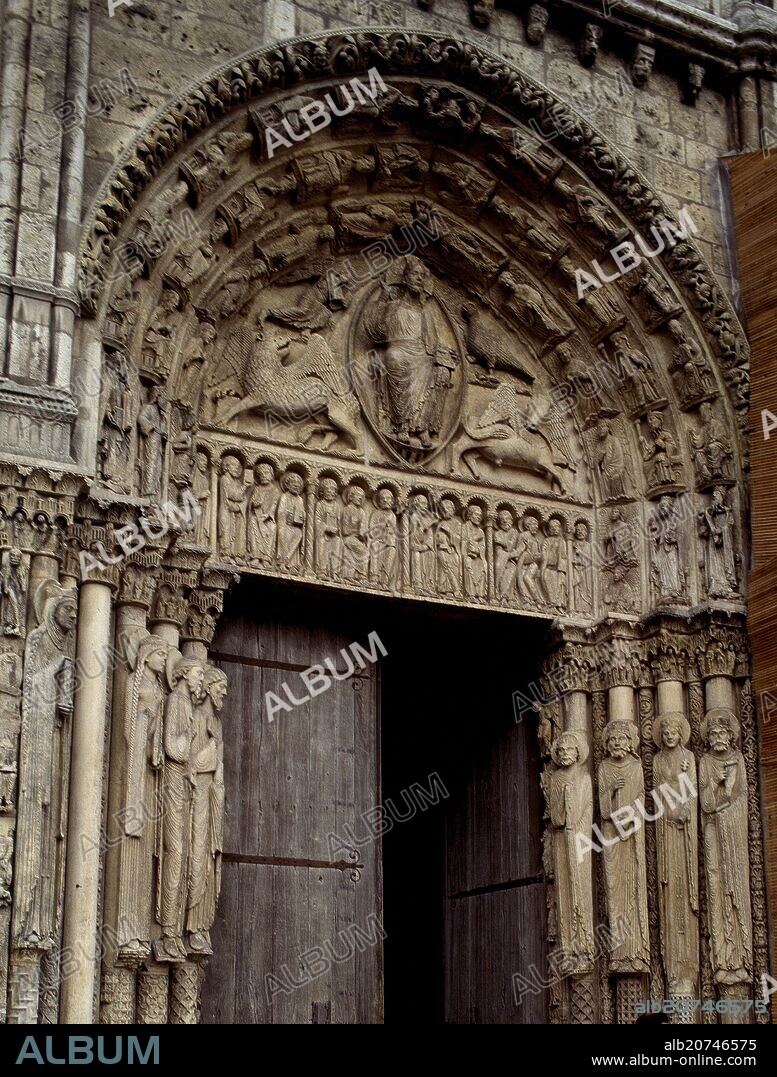 PORTADA DE LA FACHADA PRINCIPAL DE LA CATEDRAL DE CHARTES - DETALLE DE LA PORTADA - SIGLO XIII - GOTICO FRANCES.