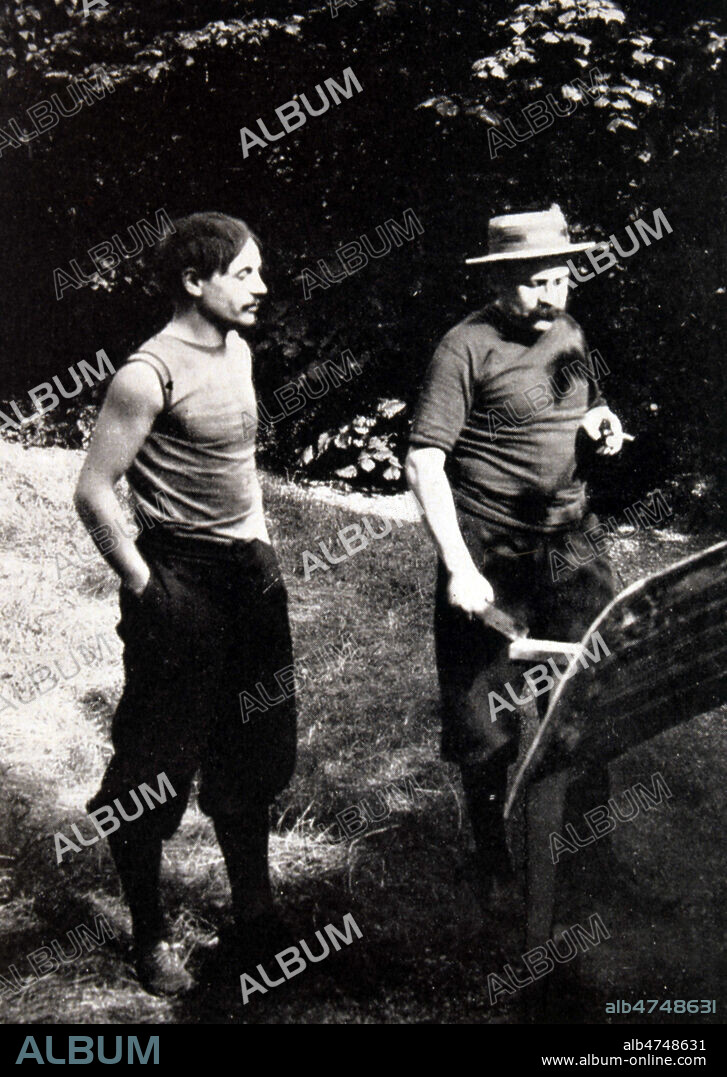 Alfred JARRY (1873-1907) dans un jardin. Photographie anonyme, vers 1895. Credit : Jean Vigne/KHARBINE-TAPABOR.