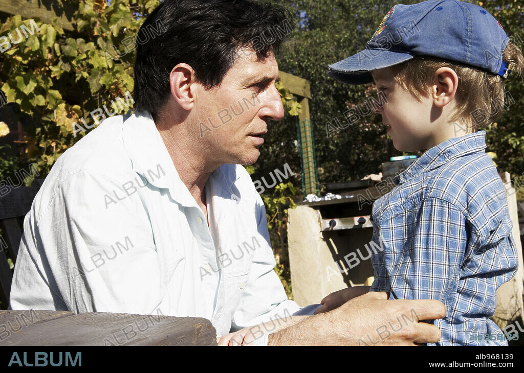 DEBORRA-LEE FURNESS y GABRIEL BYRNE en JINDABYNE, 2006, dirigida por RAY LAWRENCE. Copyright APRIL FILMS.
