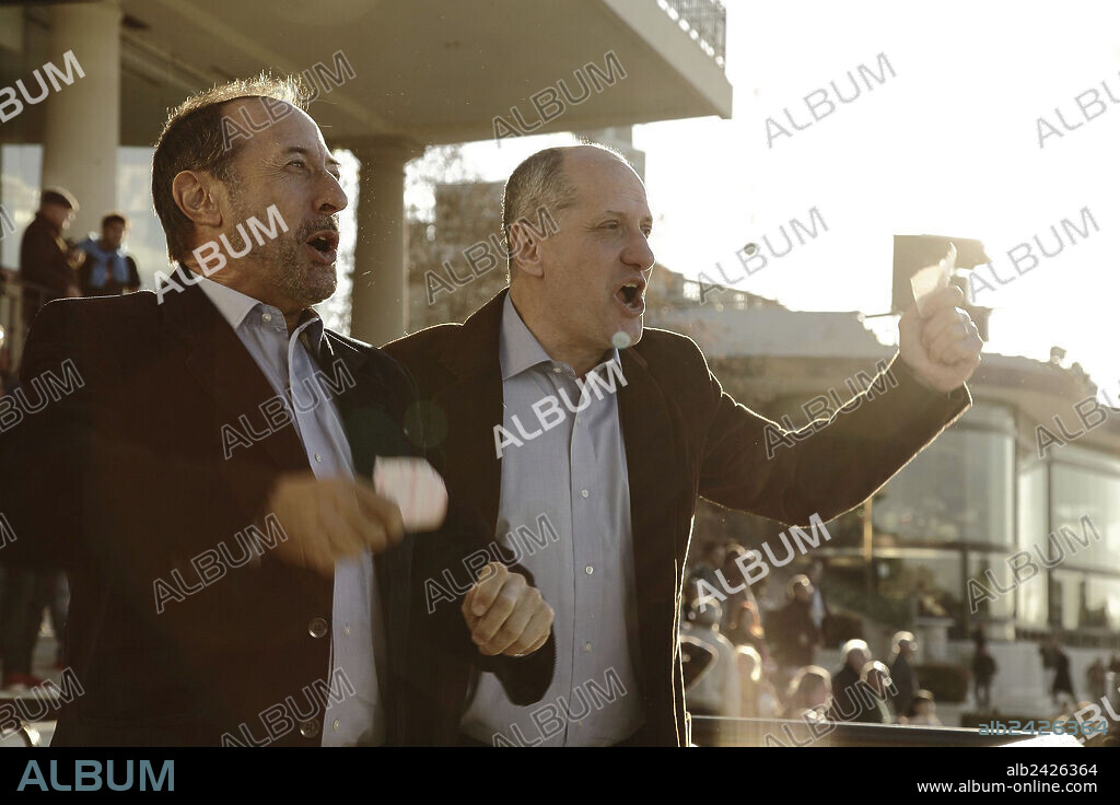 FABIAN ARENILLAS y GUILLERMO FRANCELLA en EL MISTERIO DE LA FELICIDAD, 2014, dirigida por DANIEL BURMAN. Copyright BD CINE.