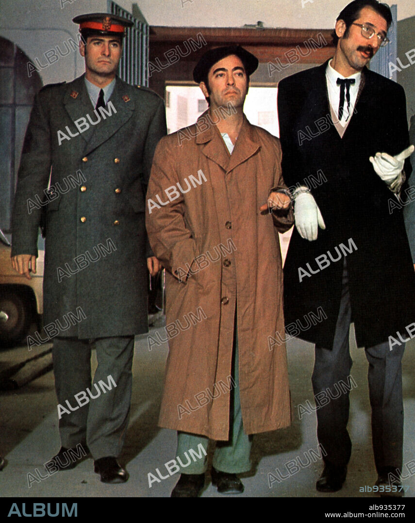 JOSE LUIS COLL, LUIS SANCHEZ POLACK and TIP Y COLL in UNA CHICA CASI DECENTE, 1971. Copyright FILMS 70.