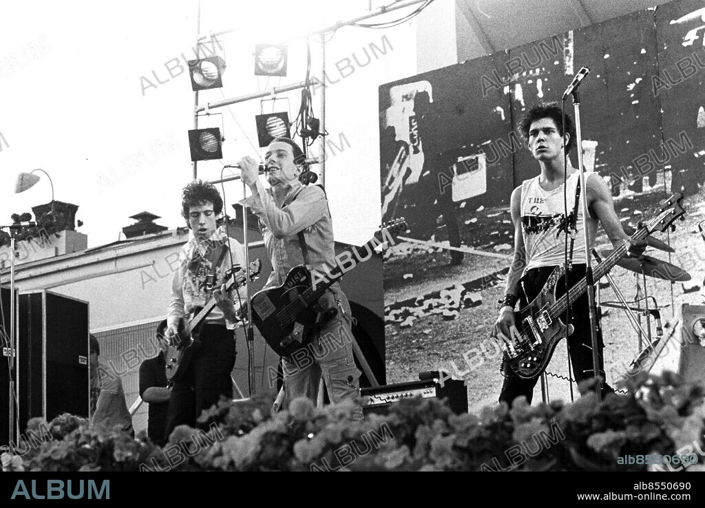 ARKIV -1977 . The Clash, Paul Simonon, Joe Strummer och Mick Jones uppträder på Gröna Lund i Stockholm. Foto: Bernt Claesson Kod: 8 . COPYRIGHT SCANPIX SWEDEN.