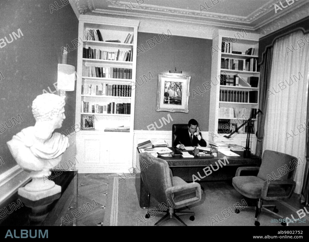September 6, 1982. Adolfo Suárez in his office.