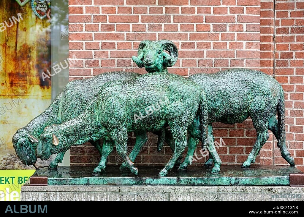 Sculpture of sheep by the animal sculptor August Gaul, Kloepperhaus, Moenckebergstrasse, Hamburg, Germany, Europe, PublicGround, Europe.