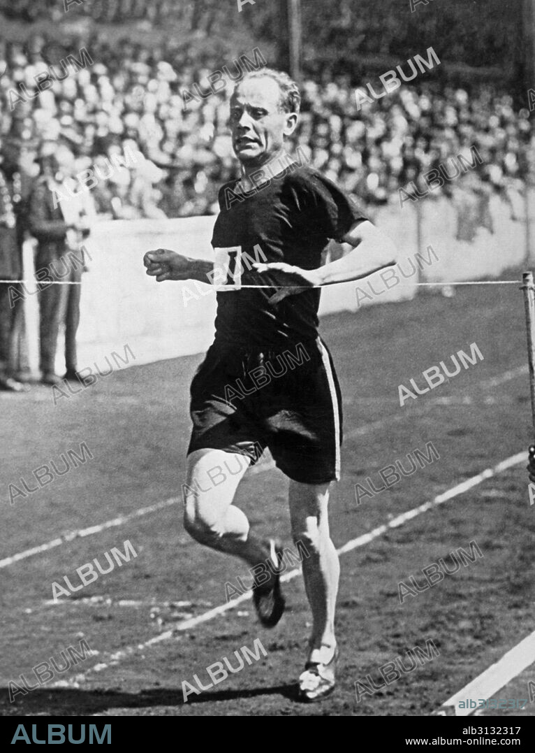 London, England:  c. 1928 Paavo Nurmi, the 'Flying Finn' in an attempt to break his own four mile world record of 19 minutes, 15.6 seconds, at the annual Stamford Bridge meet.