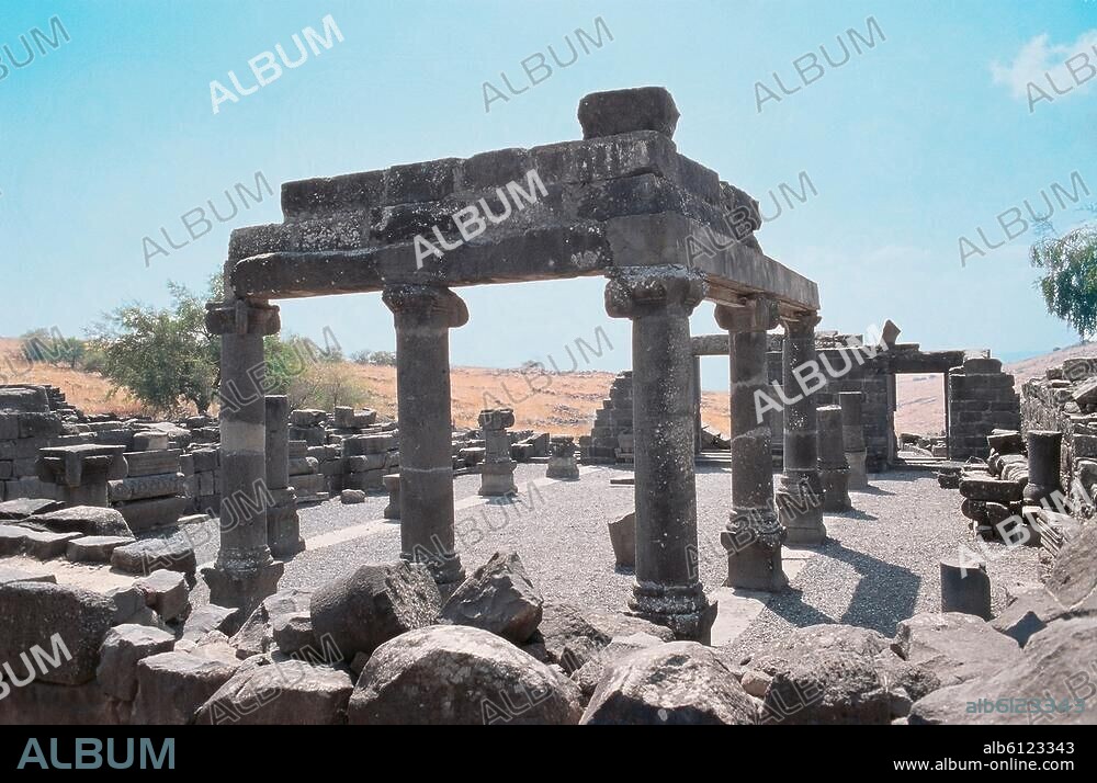 Chorazin (Israel), Synagogeue (apparently destroyed by an earthquake in 300 AD).-Ruins of a Synagogue.-Photo, undat.