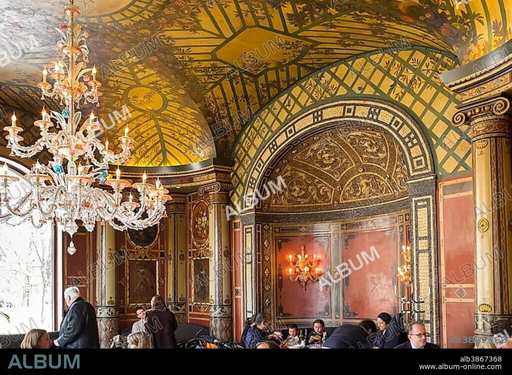 Restaurant L'Osteria in the Künstlerhaus exhibition building, Lenbachplatz, Munich, Upper Bavaria, Bavaria, Germany, Europe.