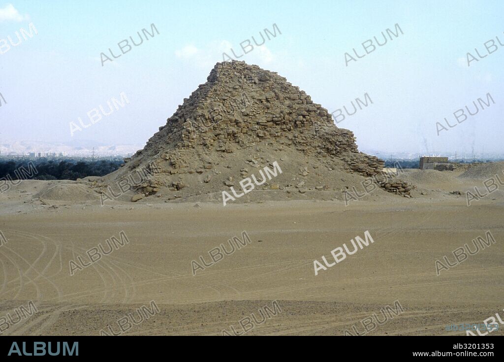 Pirámide de Teti ubicada en el campo de las pirámides en Saqqara, en Egipto.