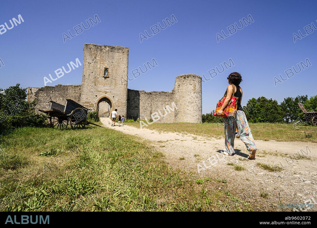 castillo de Puivert, siglo XIII, castillo cátaro ubicado en el pueblo de Puivert, en el departamento del Aude, Languedoc-Roussillon, pirineos orientales,Francia, europa.