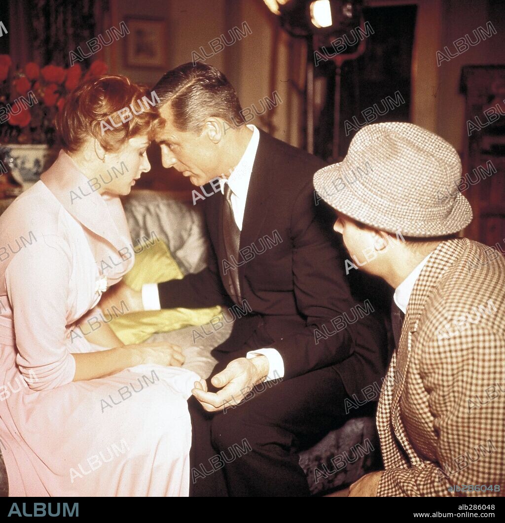 CARY GRANT, INGRID BERGMAN und STANLEY DONEN in INDISCREET, 1958, unter der Regie von STANLEY DONEN. Copyright WARNER BROTHERS.