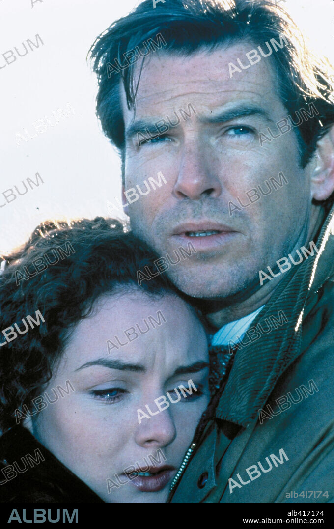 PIERCE BROSNAN and SINEAD CUSACK in THE NEPHEW, 1998, directed by EUGENE BRADY. Copyright IRISH DREAM TIME INC. WORLD 2000 ENTER.