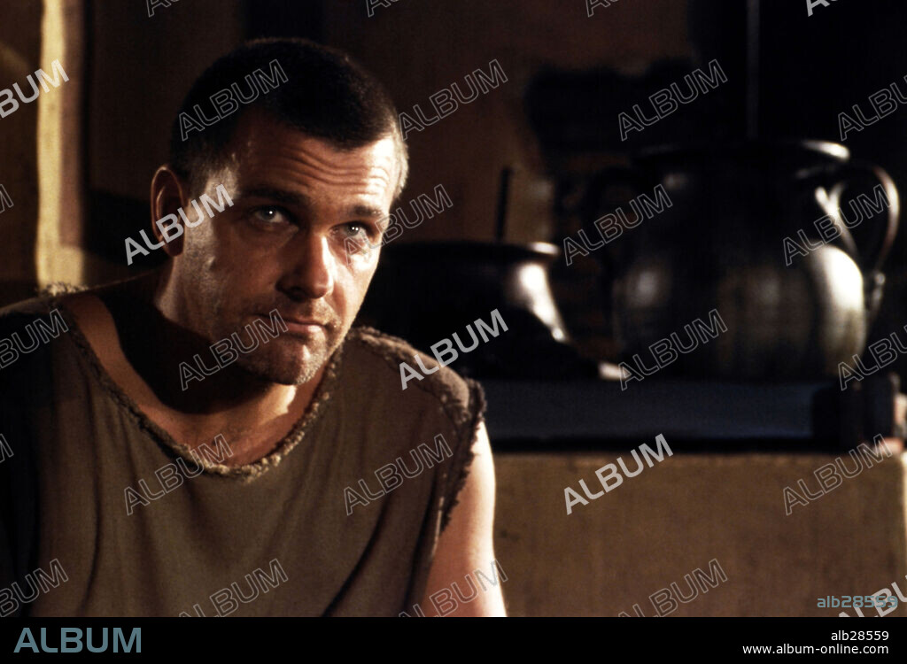 RAY STEVENSON en ROMA-TV, 2005 (ROME-TV), dirigida por MICHAEL APTED. Copyright HBO / BICIOCCHI, FRANCO.