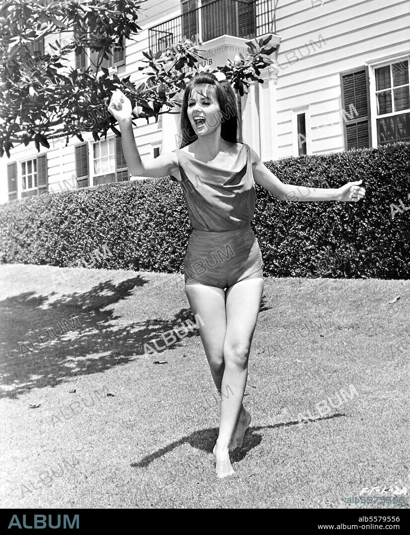 PAMELA TIFFIN en PARA AQUELLOS QUE SE SIENTEN JOVENES, 1964 (FOR THOSE WHO THINK YOUNG), dirigida por LESLIE H. MARTINSON. Copyright Aubrey Schenck Productions.