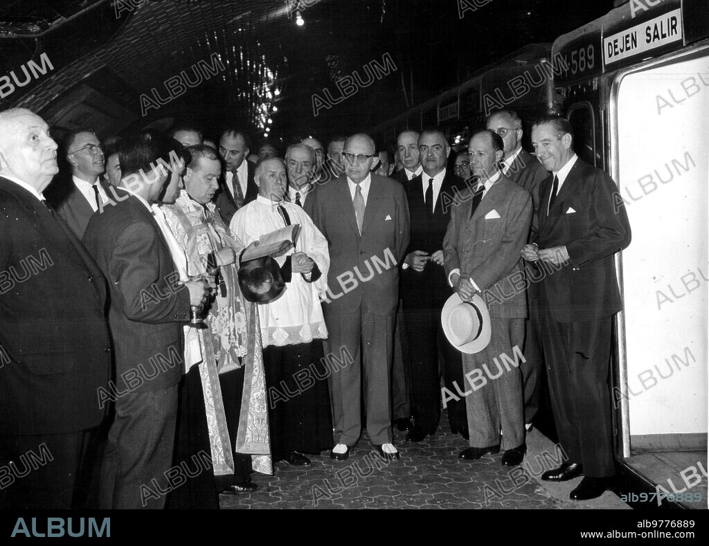 Julio 1962. Inauguración del nuevo tramo del metro de Vallecas-Portazgo, A la cuál Acudieron el ministro de Obras Públicas el señor Vigón y el alcalde de Madrid el Conde de Mayalde.