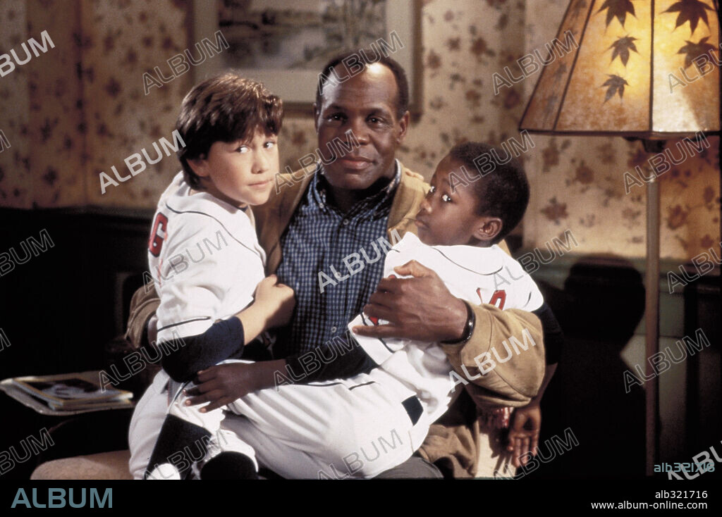 DANNY GLOVER en ANGELES, 1994 (ANGELS IN THE OUTFIELD). Copyright WALT DISNEY PRODUCTIONS.