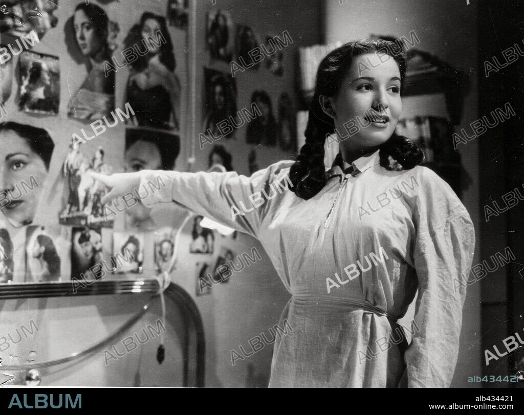MARISA DE LEZA in FURROWS, 1951 (SURCOS), directed by JOSE ANTONIO NIEVES CONDE. Copyright ATENEA FILMS.