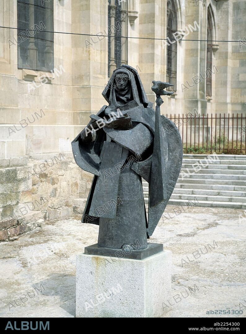 TERESA DE JESUS , SANTA. TERESA DE CEPEDA Y AHUMADA. RELIGIOSA Y ESCRITORA ESPAÑOLA. AVILA 1515 - 1582. MONUMENTO EN ALBA DE TORMES ( SALAMANCA ). OBRA DEL ESCULTOR VENANCIO BLANCO.