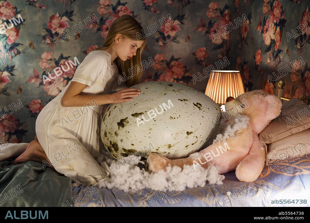 SIIRI SOLALINNA in HATCHING, 2022 (PAHANHAUTOJA), directed by HANNA BERGHOLM. Copyright Silva Mysterium Oy.