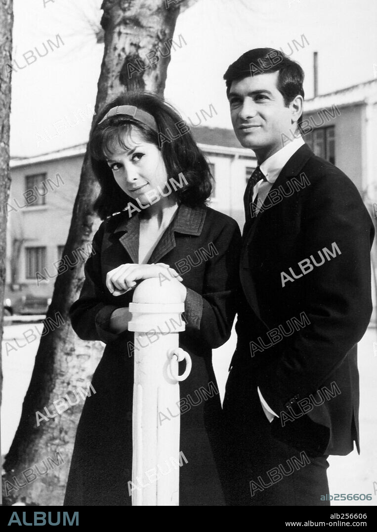 BERNADETTE LAFONT y JEAN-CLAUDE BRIALY en EL BELLO SERGIO, 1958 (LE BEAU SERGE), dirigida por CLAUDE CHABROL. Copyright Ajym Films/Coopérative Générale du Cinéma Français.