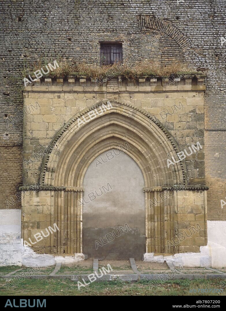 PORTADA DE LA IGLESIA - SIGLO XIII - ARQUITECTURA GOTICA.