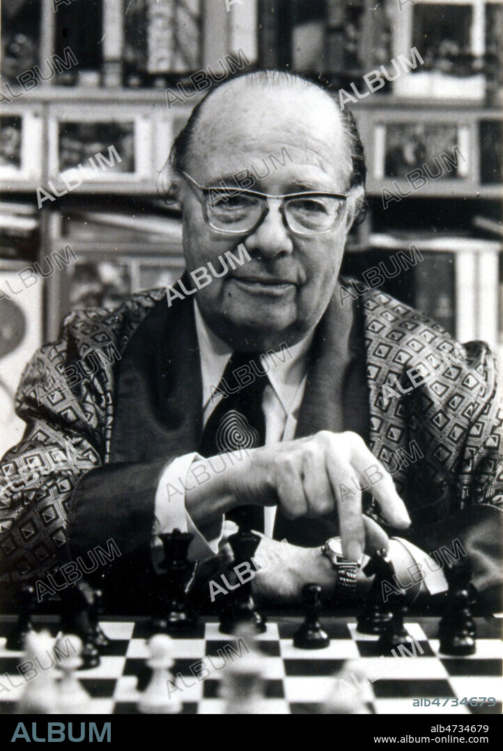 Portrait de Francois Le Lionnais (1901-1984). Membre de l'Ouvroir de Litterature potetielle mouvement OULIPO. Credit : Jean VIGNE/KHARBINE TAPABOR.