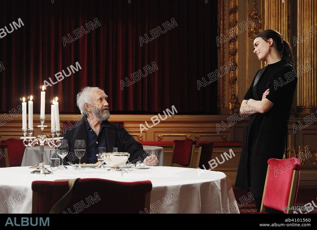 JONATHAN PRYCE and KARIN FRANZ KORLOF in THE WIFE, 2017, directed by BJORN RUNGE. Copyright Embankment Films.
