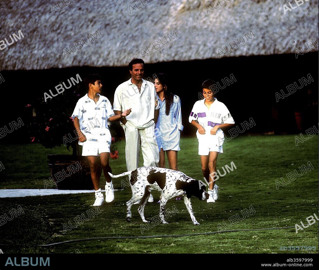 CHABELI IGLESIAS, ENRIQUE IGLESIAS, JULIO IGLESIAS and JULIO JOSE IGLESIAS. Jan. 1, 2011 - 4/1988.JULIO IGLESIAS WITH HIS SONS JULIO JR, ENRIQUE AND DAUGHTER CHABELI.SUPPLIED BY /  1988.1188(Credit Image: © Globe Photos/ZUMAPRESS.com). 2011