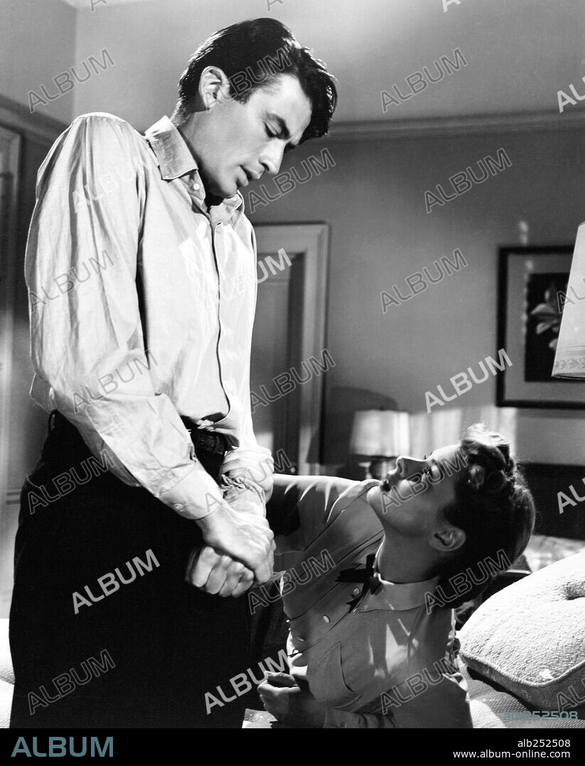 GREGORY PECK and INGRID BERGMAN in SPELLBOUND, 1945, directed by ALFRED HITCHCOCK. Copyright Selznick International Pictures/Vanguard Films.