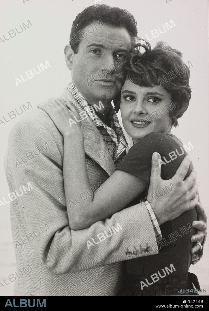 ARTURO FERNANDEZ y ROSSANA PODESTA en UN VASO DE WHISKY, 1958.
