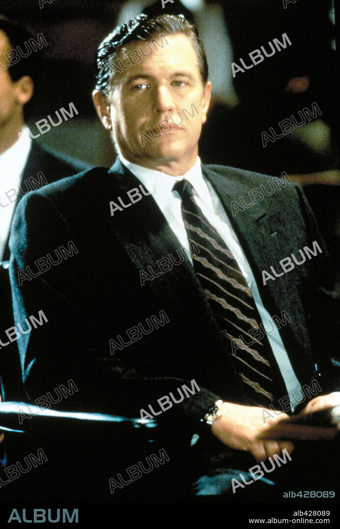 TOM BERENGER en SOMBRAS DE SOSPECHA, 1998 (SHADOW OF DOUBT), dirigida por RANDAL KLEISER. Copyright LARGO ENTERTAINMENT.