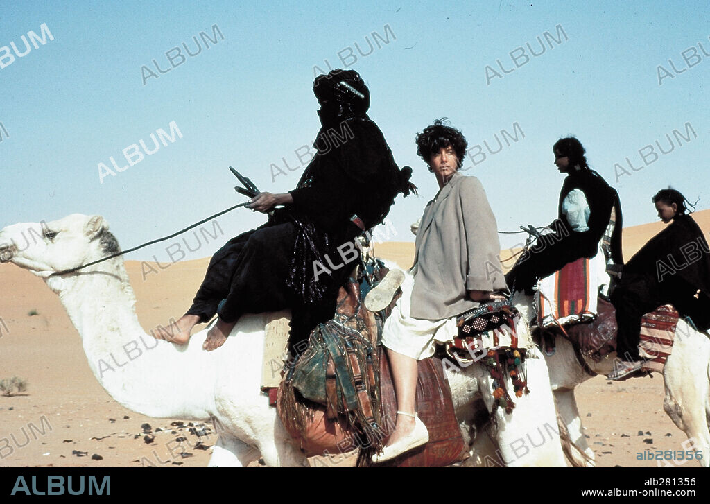 DEBRA WINGER en EL CIELO PROTECTOR, 1990 (THE SHELTERING SKY), dirigida por BERNARDO BERTOLUCCI. Copyright WARNER BROTHERS.