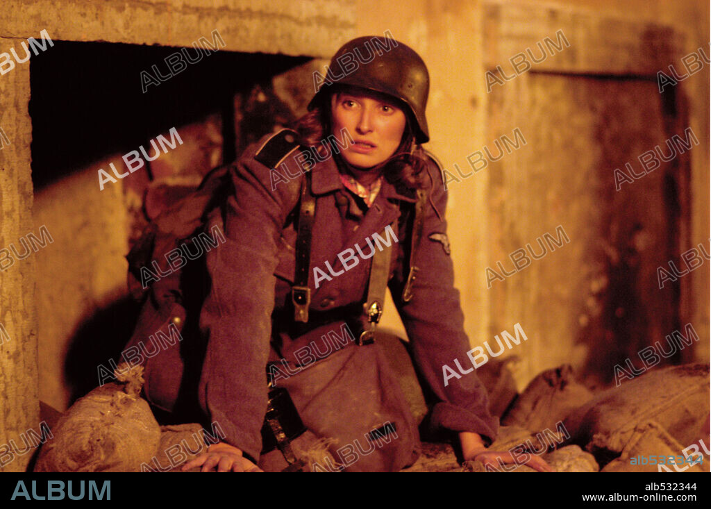 ALEXANDRA MARIA LARA in DER UNTERGANG, 2004, unter der Regie von OLIVER HIRSCHBIEGEL. Copyright CONSTANTIN FILM.