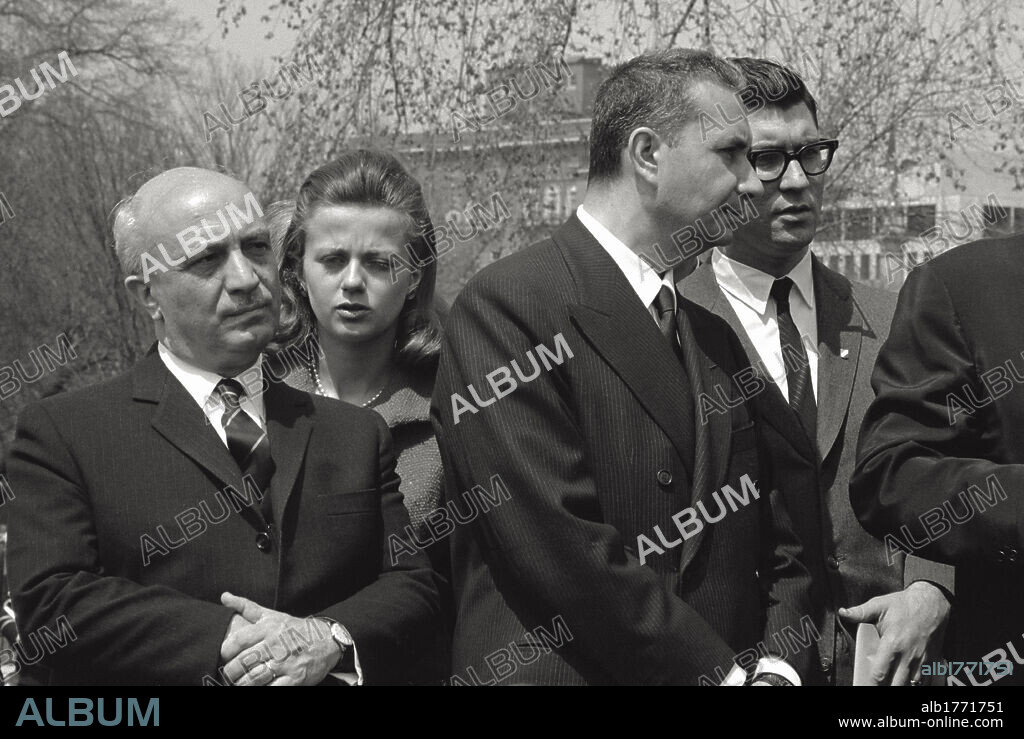 Aldo Moro with Amintore Fanfani. The Italian Prime Minister Aldo Moro and the Minister of Foreign Affairs Amintore Fanfani listening to the interpreters during an official meeting in Washington. Washington, 1965.