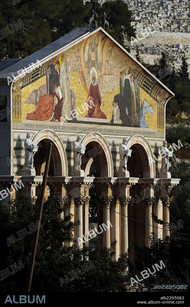 Israel. Jerusalem. Church of All Nations or Basilica of the Agony. Roman Catholic church located on Mount of Olives. Architect, Antonio Barluzzi (1884-1960). Facade with mosaic designed by Giulio Bargellini (1875-1936) in Neo-Byzantine style,1922-1924.