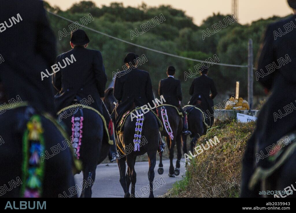 regreso a Ciutadella, misa vespertina - Vespres-, ermita de Sant Joan Gran. Fiestas de Sant Joan. Ciutadella.Menorca,Islas Baleares,españa.