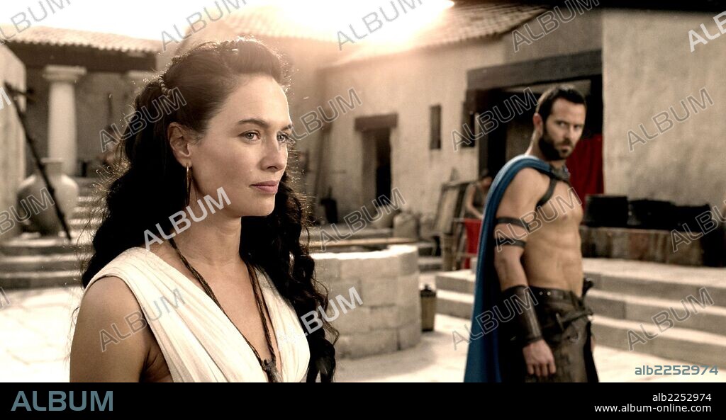 LENA HEADEY and SULLIVAN STAPLETON in 300: RISE OF AN EMPIRE, 2014, directed by NOAM MURRO. Copyright WARNER BROS PICTURES.