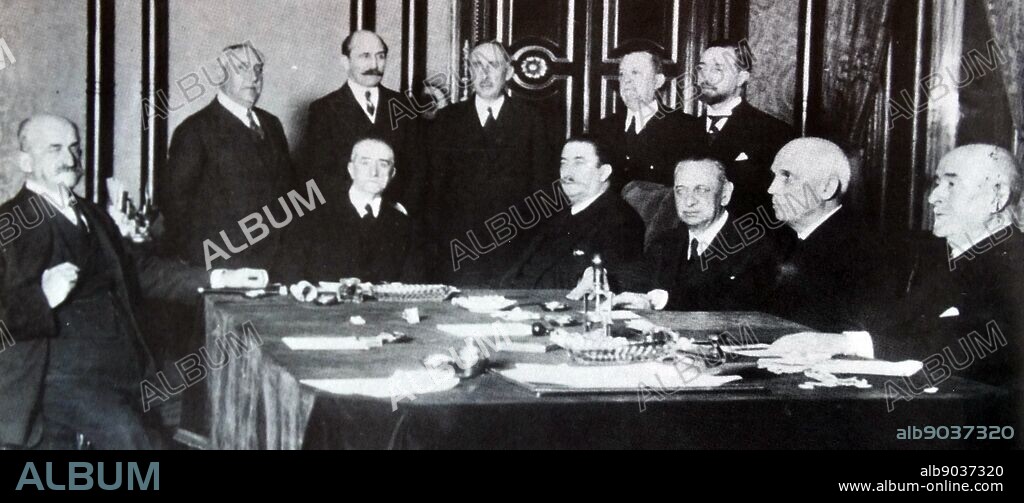 1931 The government of Juan Bautista Aznar-Cabañas, Prime Minister of Spain. Seated from left: Alvaro de Figueroa Torres, Juan Bautista Aznar-Cabanas, Damaso Berenguer y Fuste, Manuel Garcia Prieto, admiral Jose Rivera Alvarez de Canero, Gabino Bugallal Araujo. Standing left to right: Gabriel Maura Gamazo, Jose Maria de Hoyos y Vinent de la Torre O'Neill, Jose Gascon y Marin (first from right).