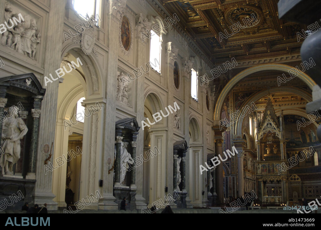 ARTE BARROCO. ITALIA. ARCHIBASILICA DE SAN JUAN DE LETRAN (San Giovanni Laterano). Vista del interior, reconstruído por Francesco Borromini entre 1646 y 1649. ROMA.